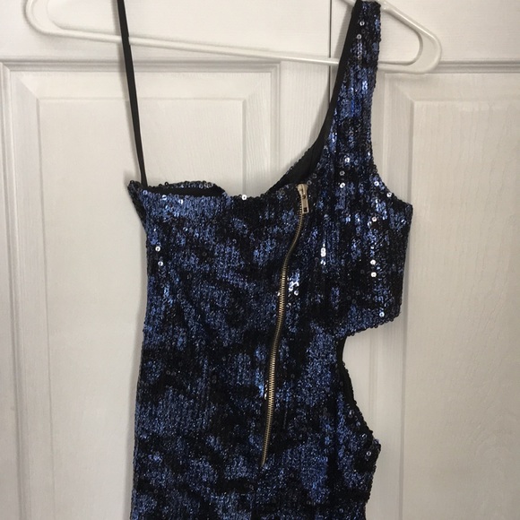 One shoulder sequin dress with side cut out - Picture 5 of 8